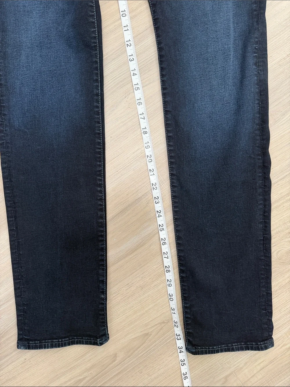 True Religion Dark Wash Rocco Relaxed Skinny Denim Jeans.  Sz 33